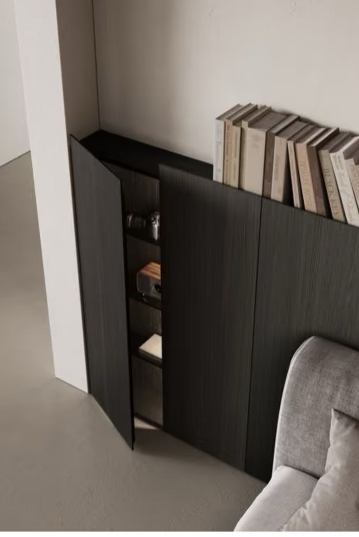 DARK OAK FLOOR-TO-CEILING