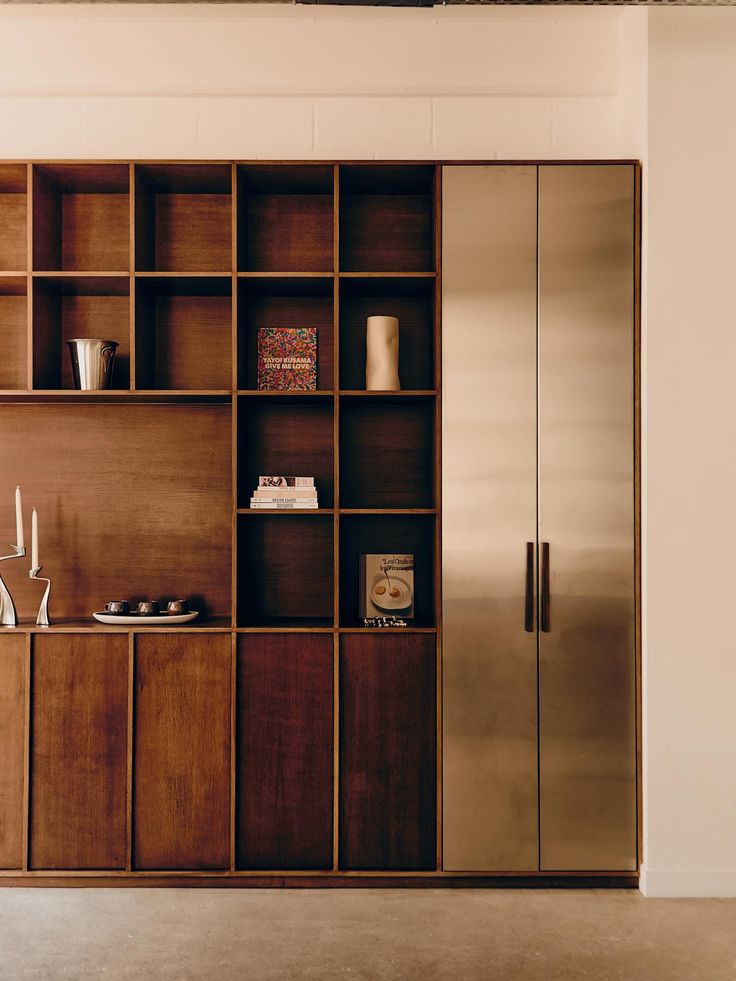 SCULPTURAL WALL UNIT